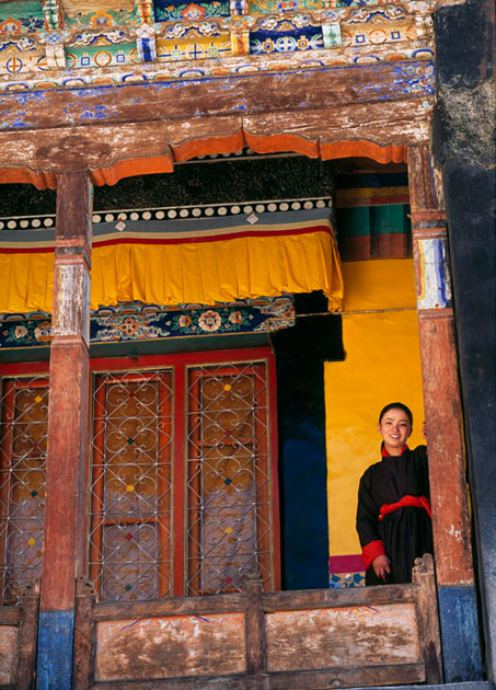 09_ladakhigirl.airtel.monastery.jpg
